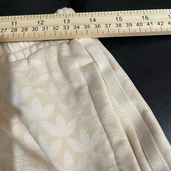 Adidas Cream Patterned Shorts SMALL , so soft. - Picture 3 of 13